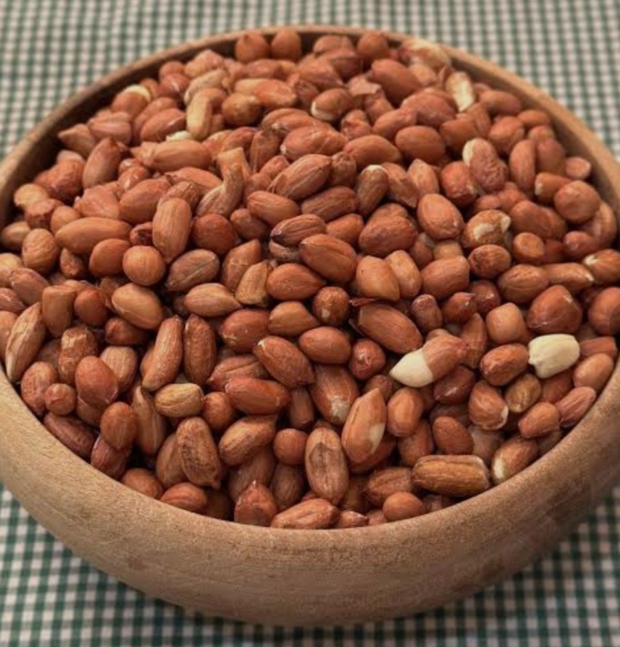 مغز بادام زمینی خام