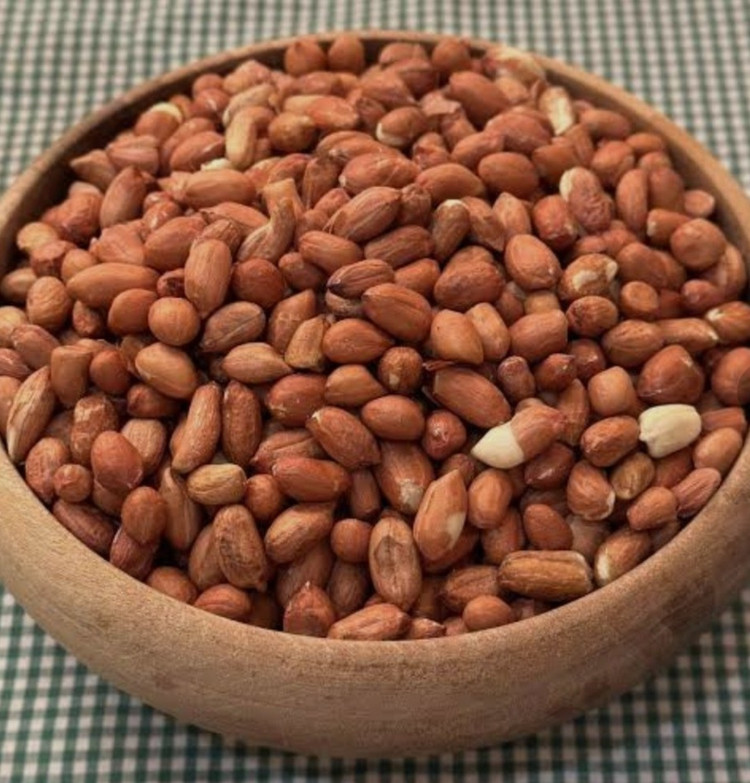 مغز بادام زمینی خام