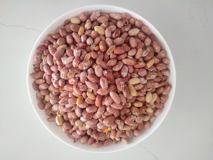 مغز بادام زمینی آستانه بوداده
